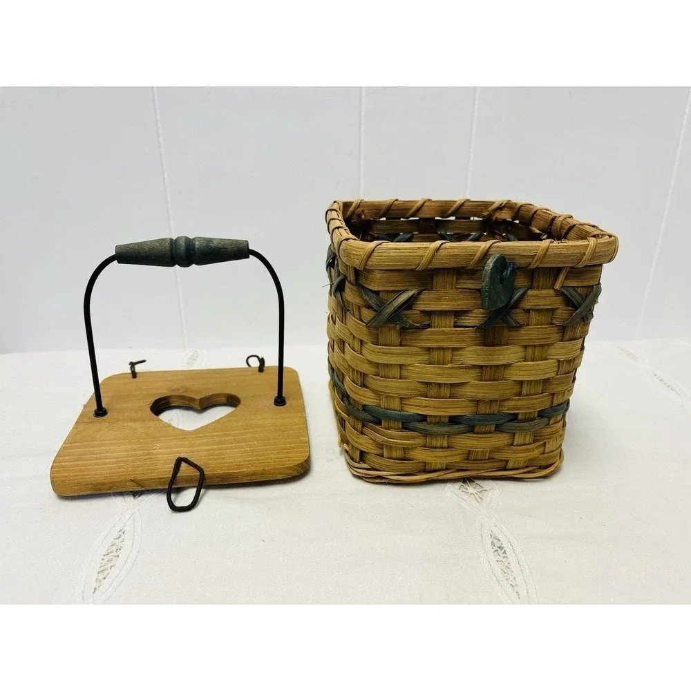 VTG Farmhouse Woven Wood‎ Tissue Box Basket Country Heart Decor Storage Novelty
